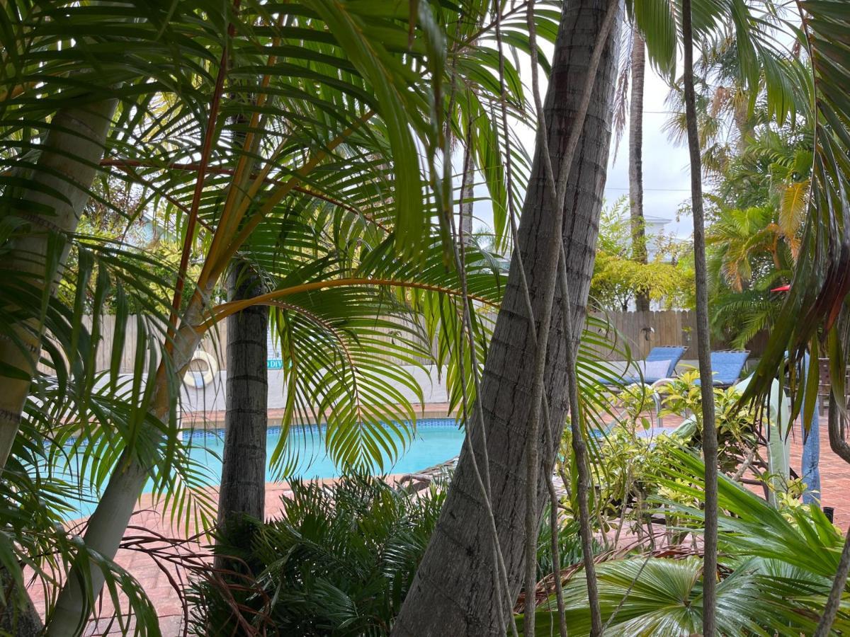 An Island Getaway At Palm Tree Villas Holmes Beach Exteriör bild