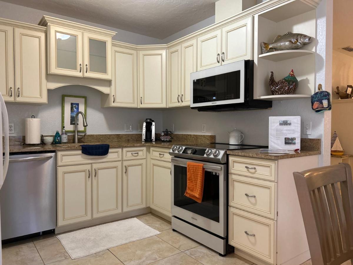 An Island Getaway At Palm Tree Villas Holmes Beach Exteriör bild