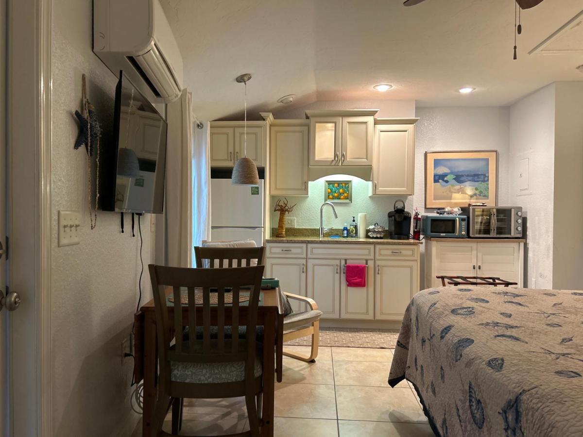 An Island Getaway At Palm Tree Villas Holmes Beach Exteriör bild