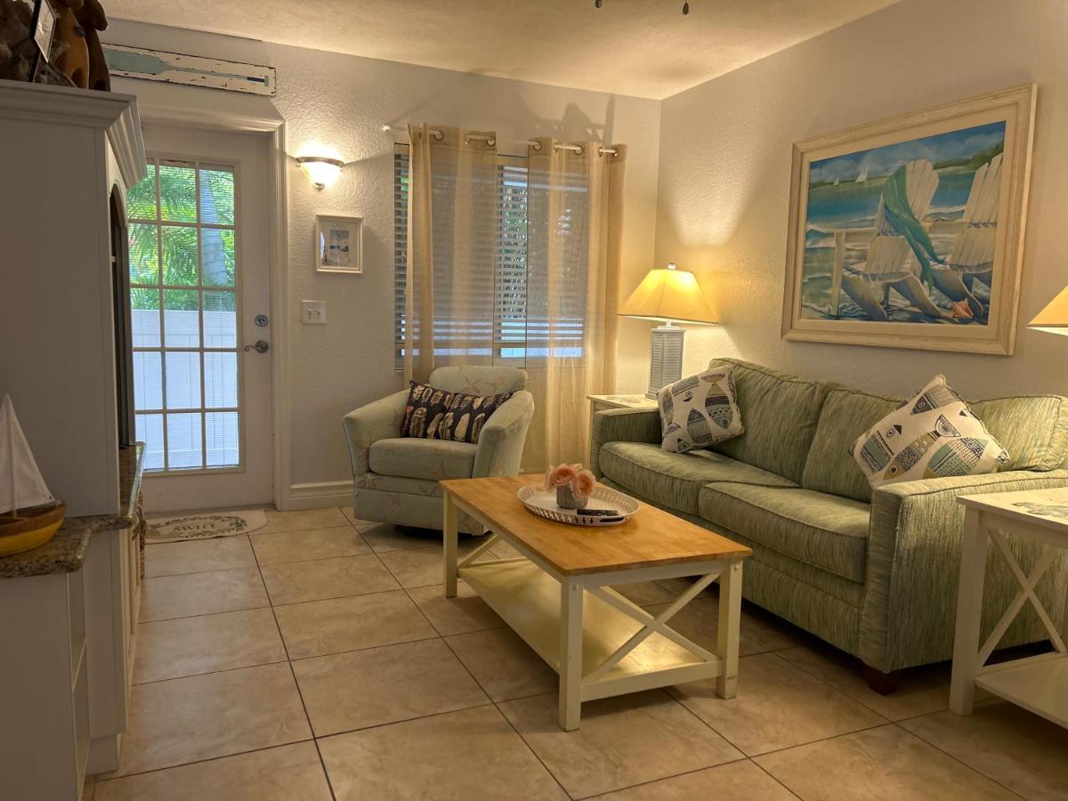 An Island Getaway At Palm Tree Villas Holmes Beach Exteriör bild