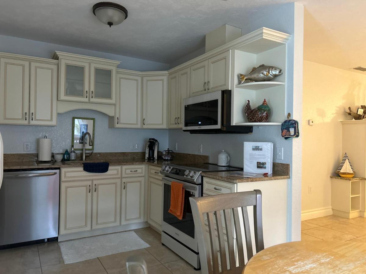 An Island Getaway At Palm Tree Villas Holmes Beach Exteriör bild