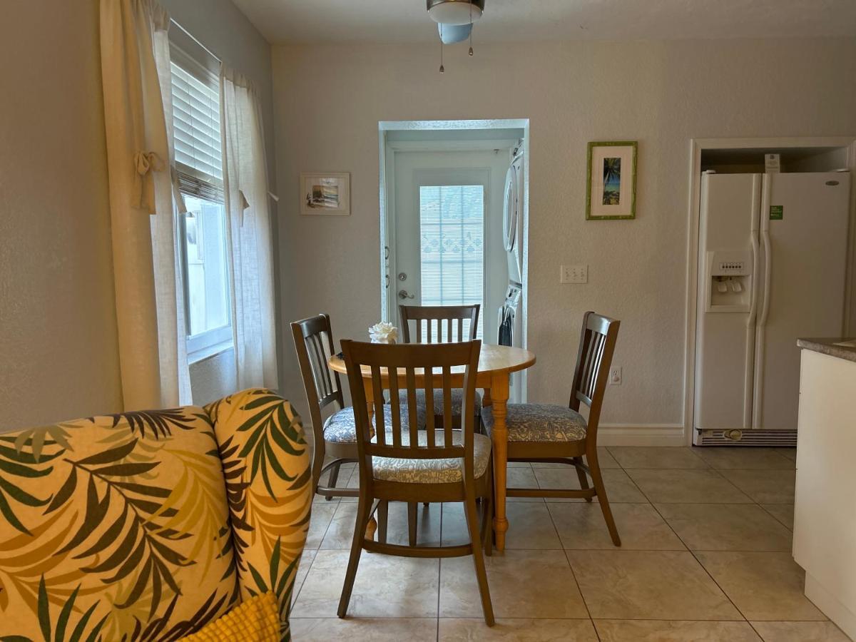 An Island Getaway At Palm Tree Villas Holmes Beach Exteriör bild