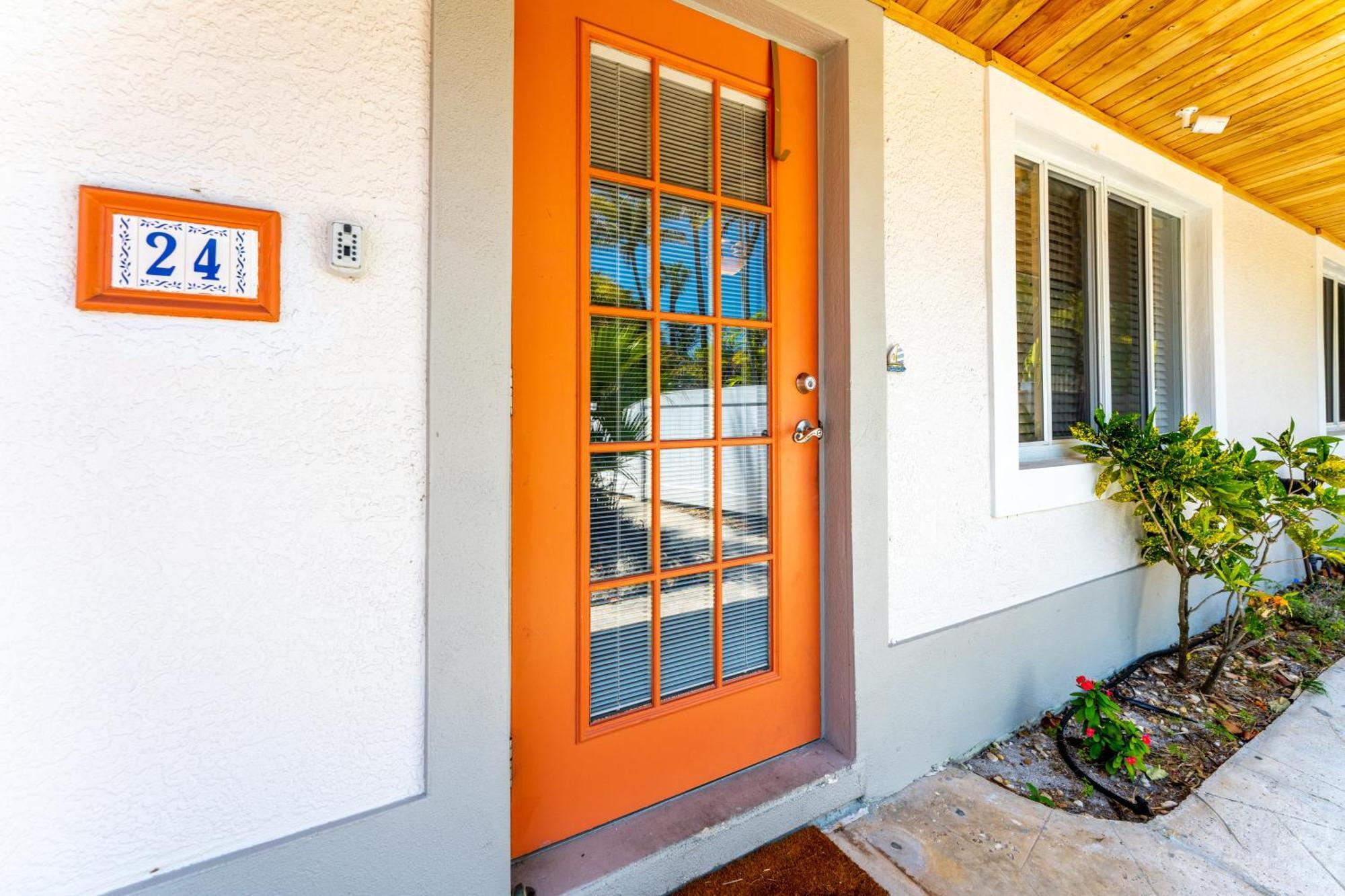 An Island Getaway At Palm Tree Villas Holmes Beach Exteriör bild