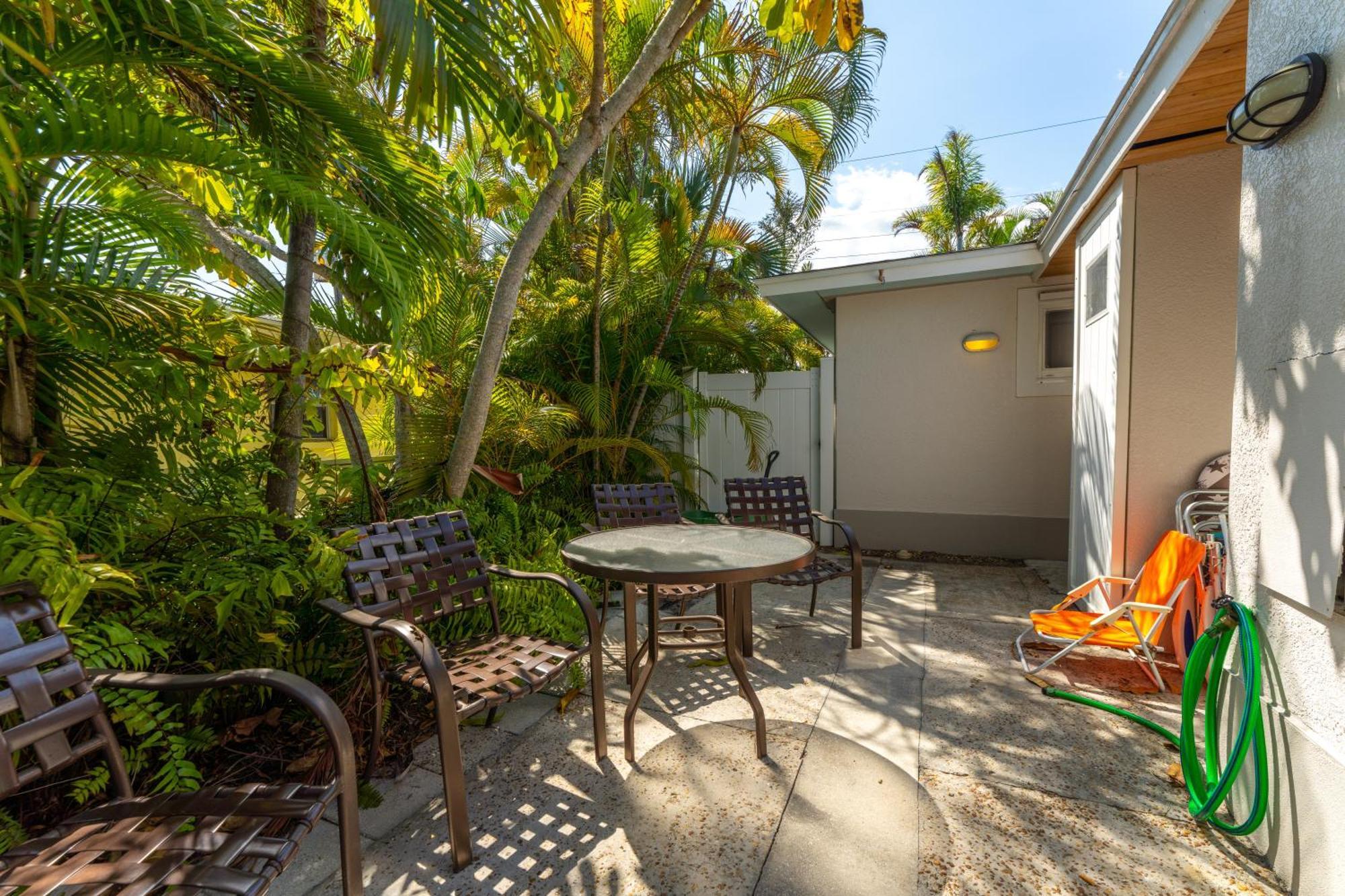 An Island Getaway At Palm Tree Villas Holmes Beach Exteriör bild