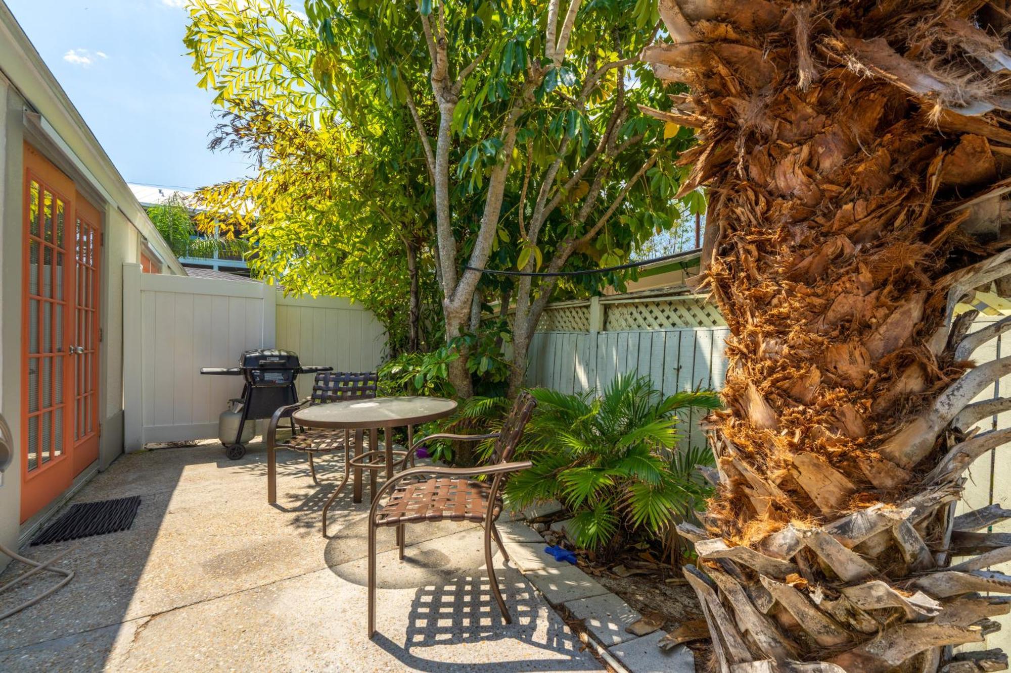 An Island Getaway At Palm Tree Villas Holmes Beach Exteriör bild