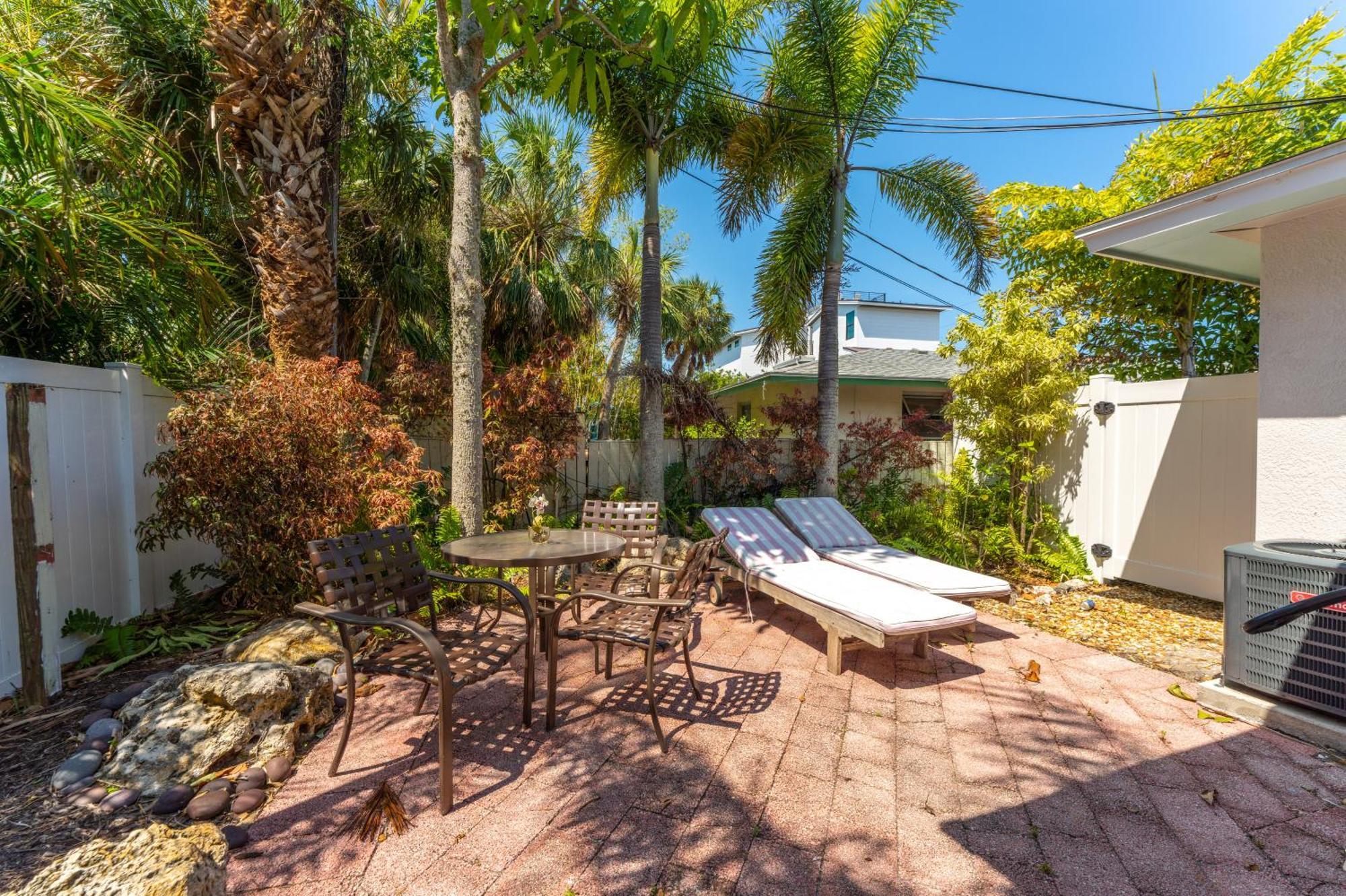 An Island Getaway At Palm Tree Villas Holmes Beach Exteriör bild