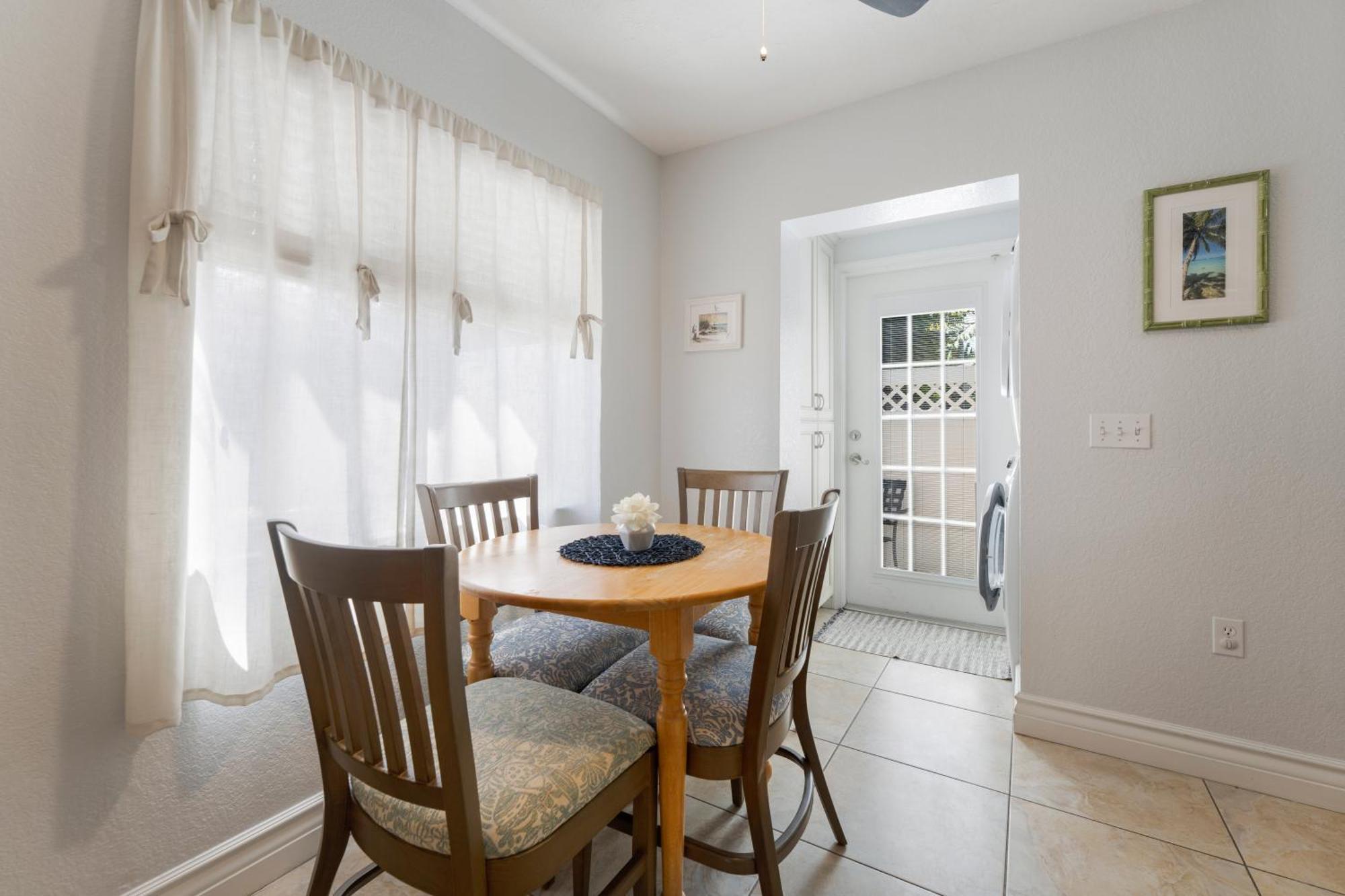 An Island Getaway At Palm Tree Villas Holmes Beach Exteriör bild