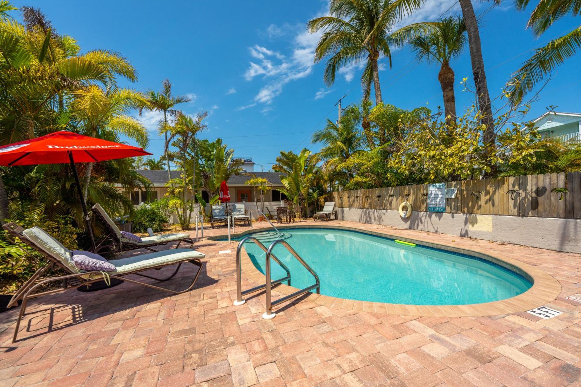 An Island Getaway At Palm Tree Villas Holmes Beach Exteriör bild